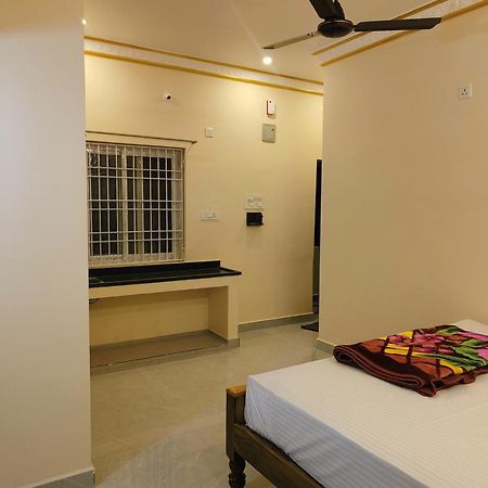 Liya Guest House Тируваннамалай Экстерьер фото