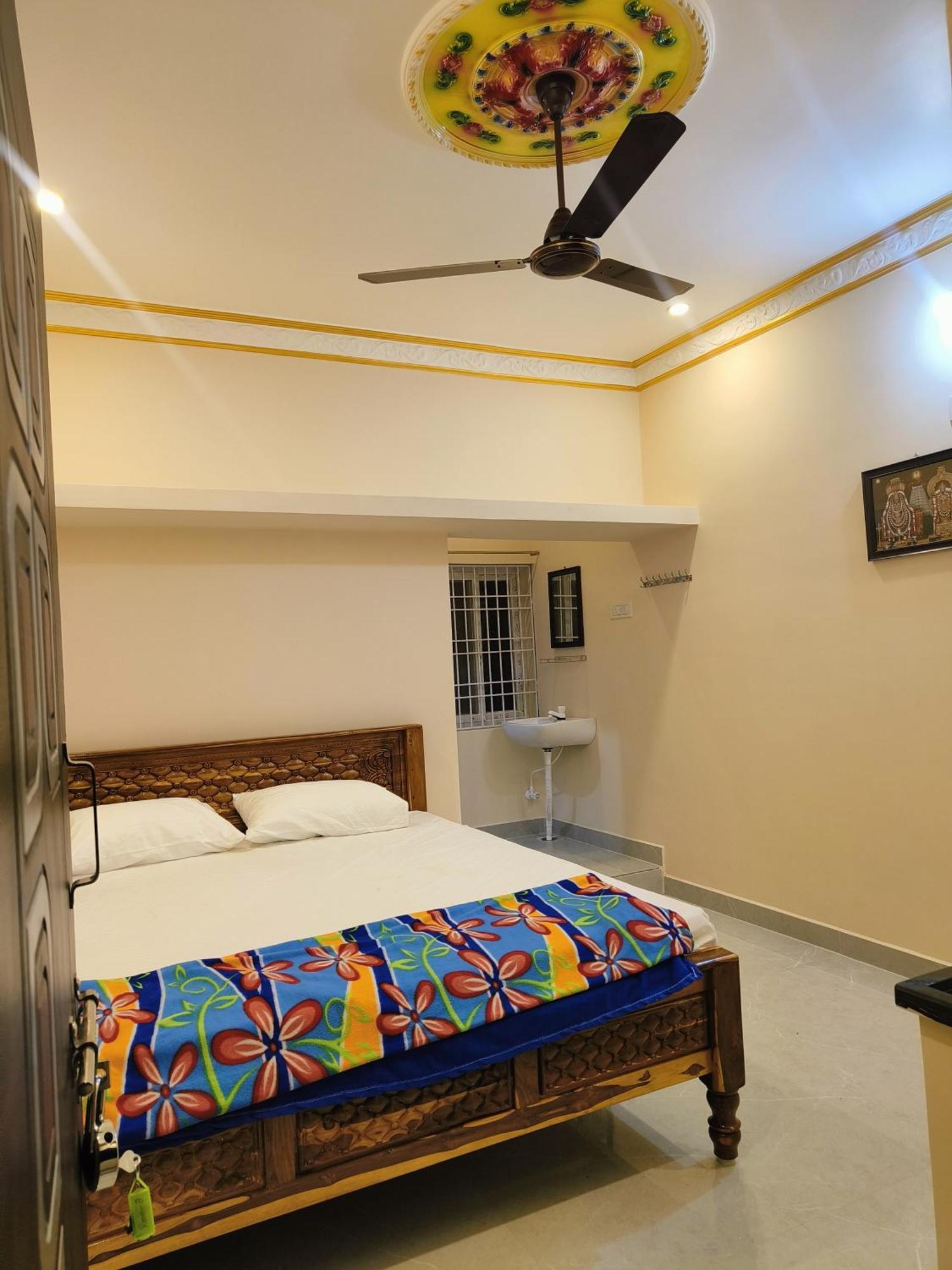 Liya Guest House Тируваннамалай Экстерьер фото