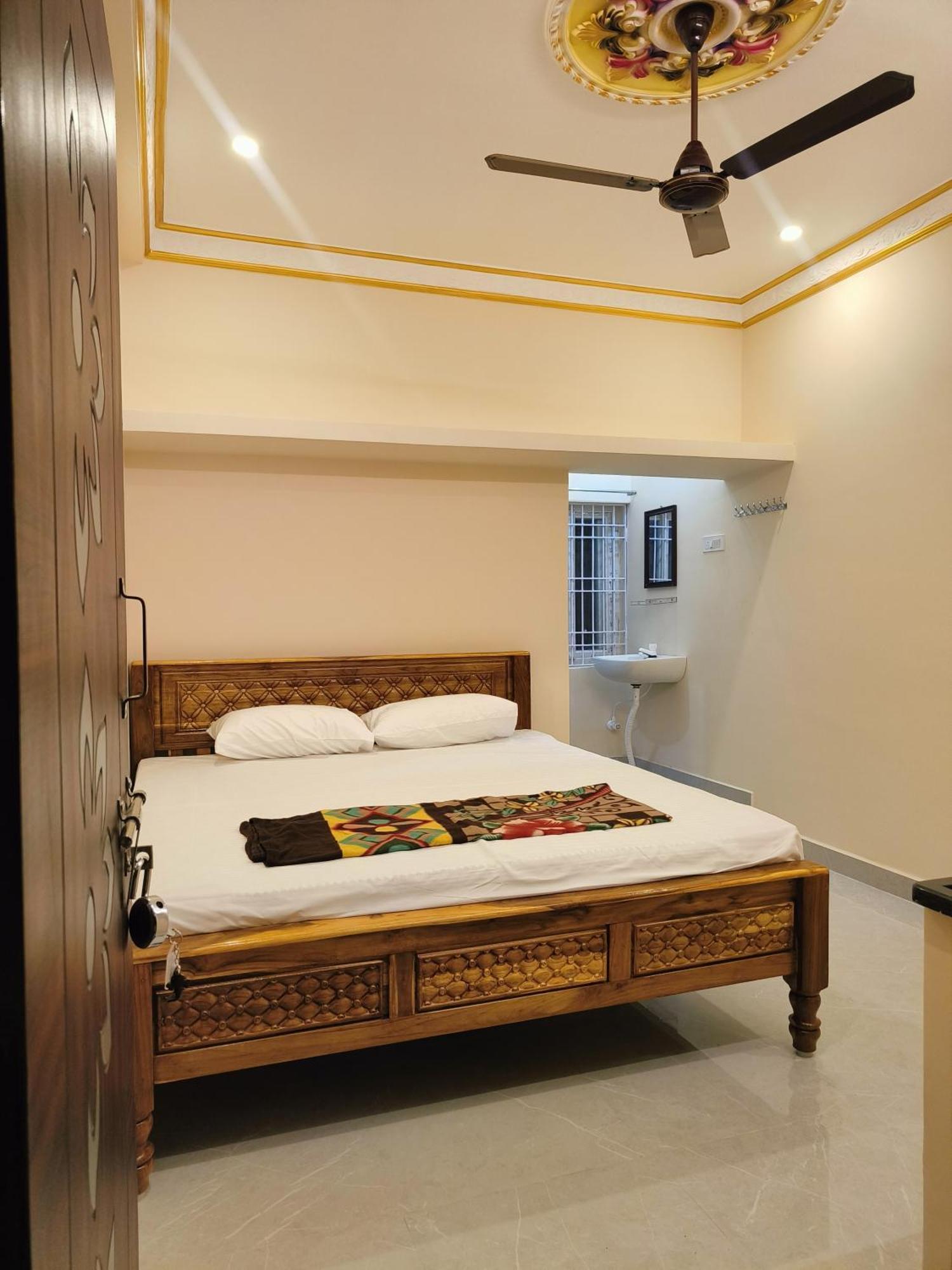Liya Guest House Тируваннамалай Экстерьер фото